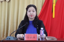 黨委副書記、院長(zhǎng)　白托婭